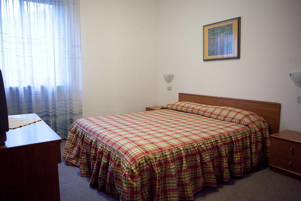 Hotel Villa Al Vento Торболе Экстерьер фото