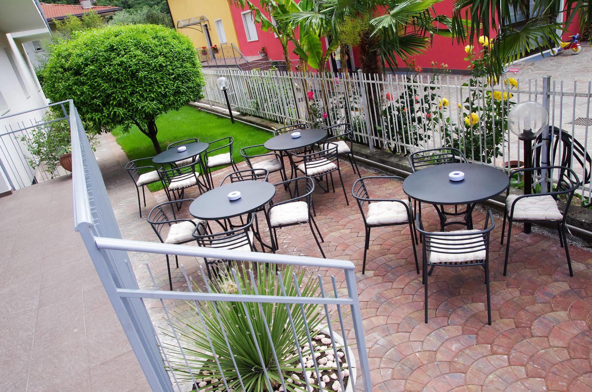 Hotel Villa Al Vento Торболе Экстерьер фото